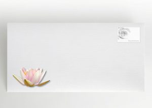 Einzelne Lotosblüte auf dem Wasser - Umschlag Motiv B-38