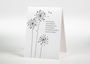 Gezeichnete Blume mit einzelner Träne - Sterbebildchen Motiv S-40