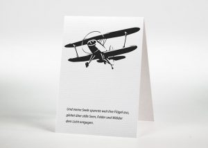 Gezeichnetes fliegendes Doppeldeckerflugzeug - Sterbebildchen Motiv S-20