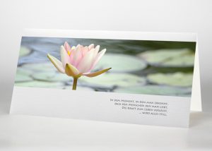 Einzelne Lotosblüte auf dem Wasser - Trauerkarte Motiv B-38